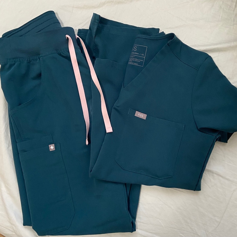 X-small FIGS Caribbean Blue Women's Scrub SET